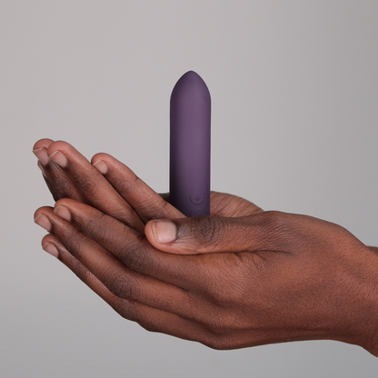 Classic Bullet Vibrator | Soft Precision, Hands-Free Option